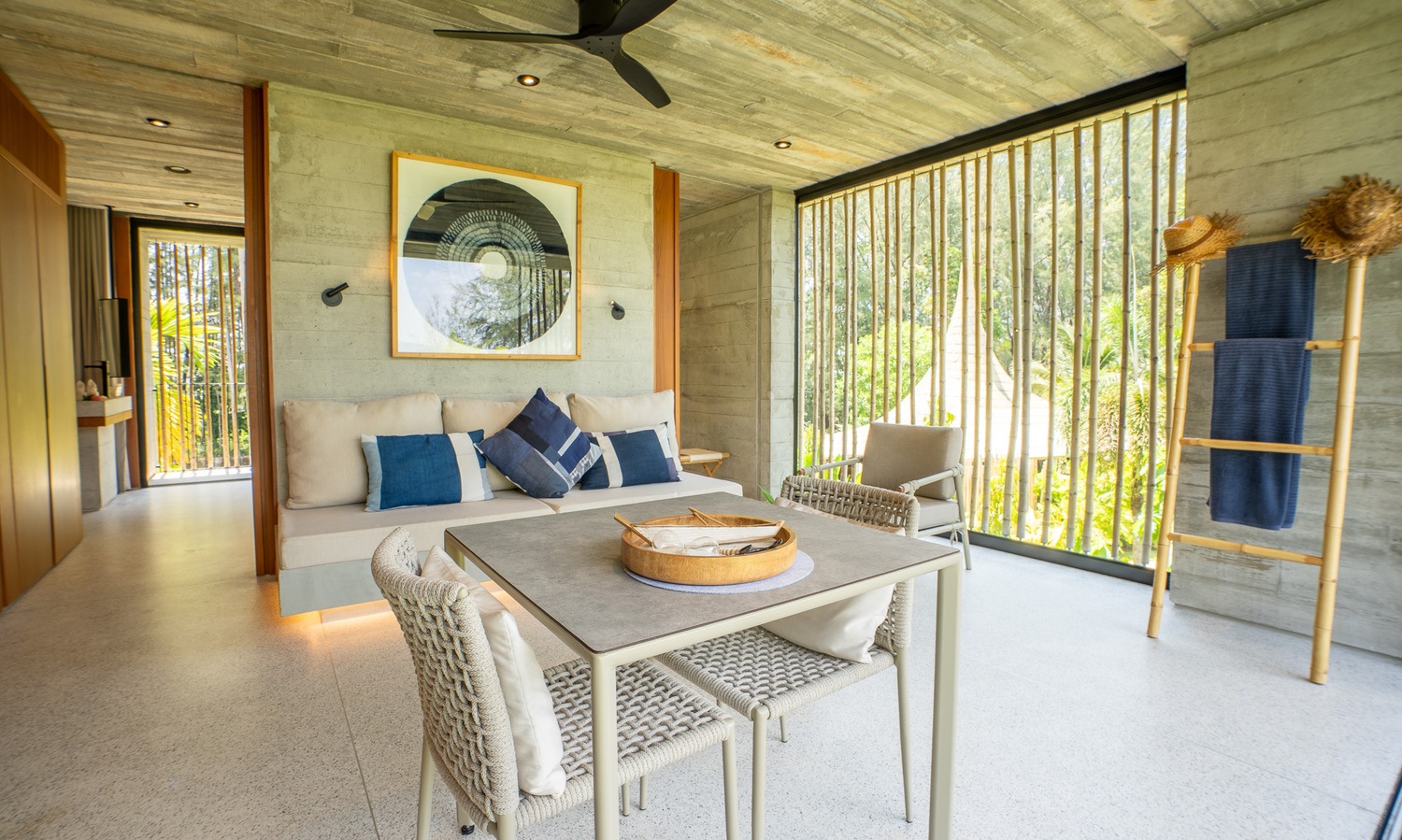 Suite living room