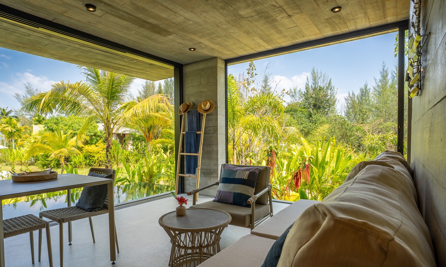 Suite with plunge pool 
