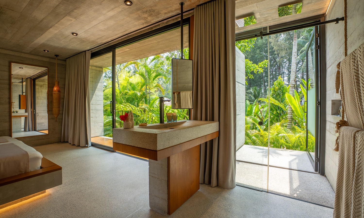 Suite bedroom